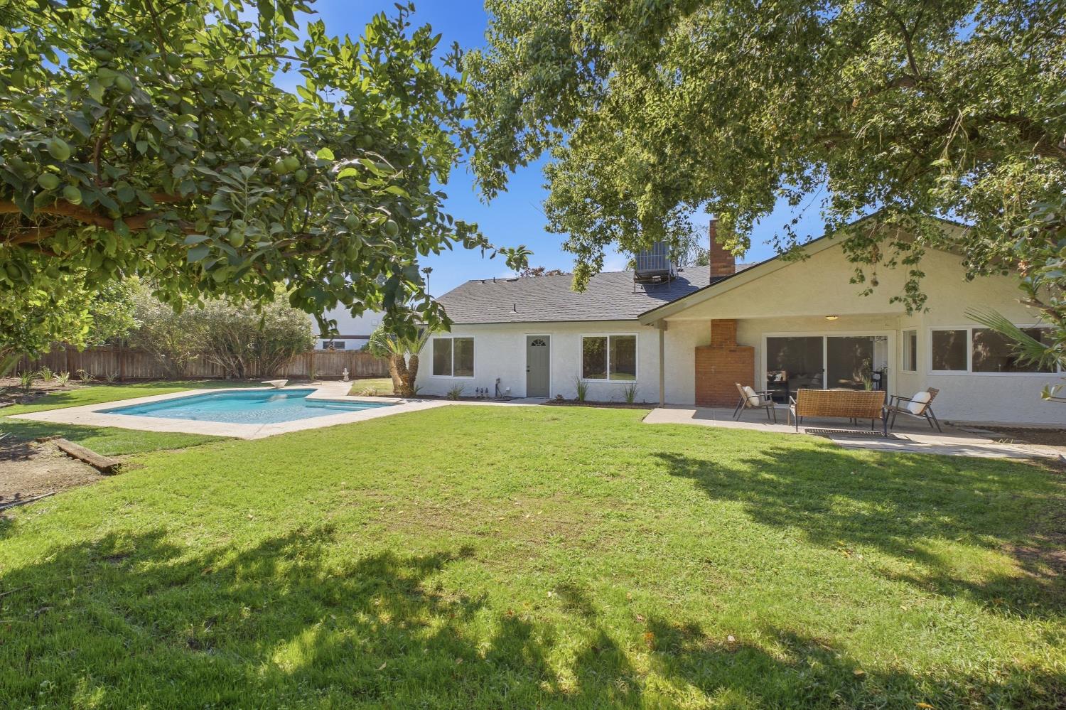 2466 Bliss Ave, Clovis, CA 93611