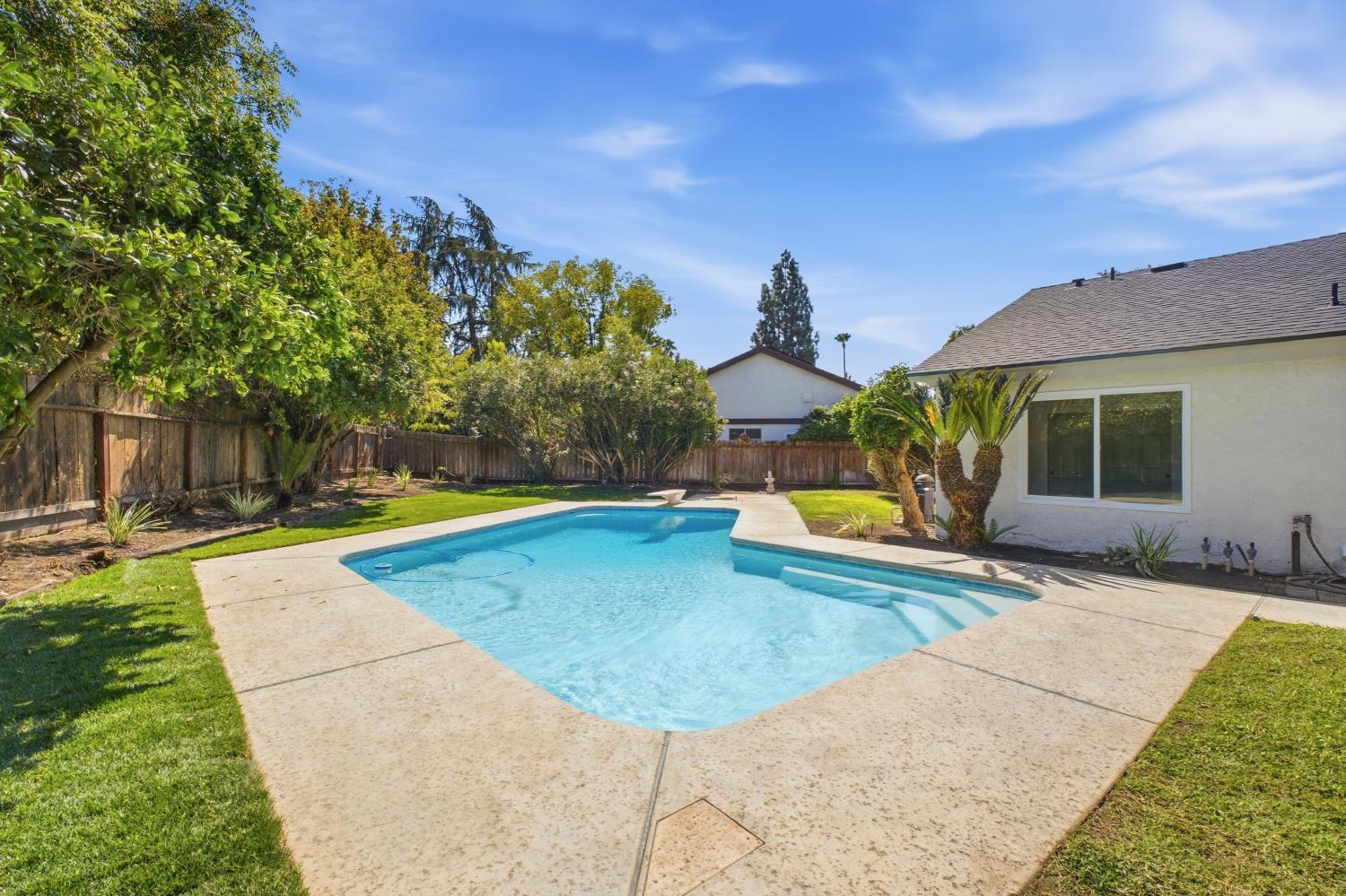2466 Bliss Ave, Clovis, CA 93611