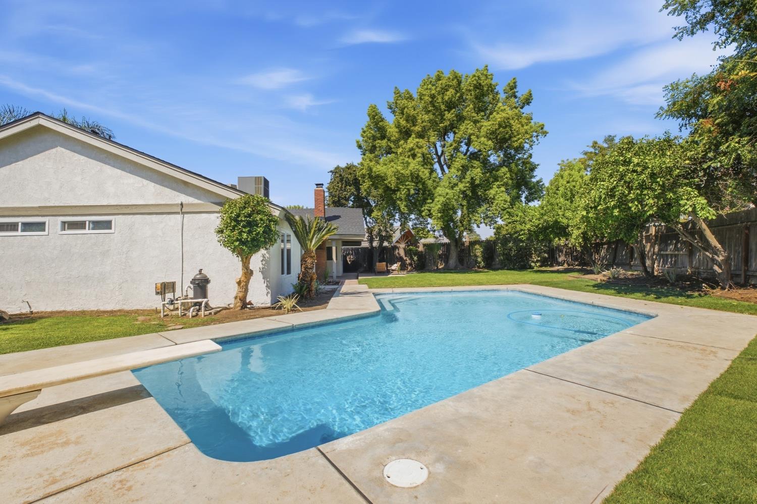 2466 Bliss Ave, Clovis, CA 93611