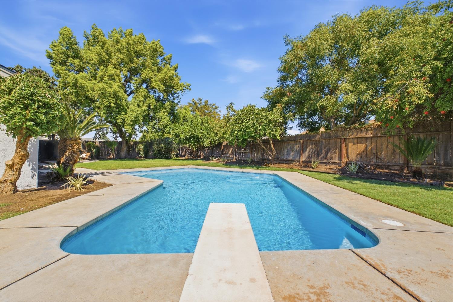 2466 Bliss Ave, Clovis, CA 93611