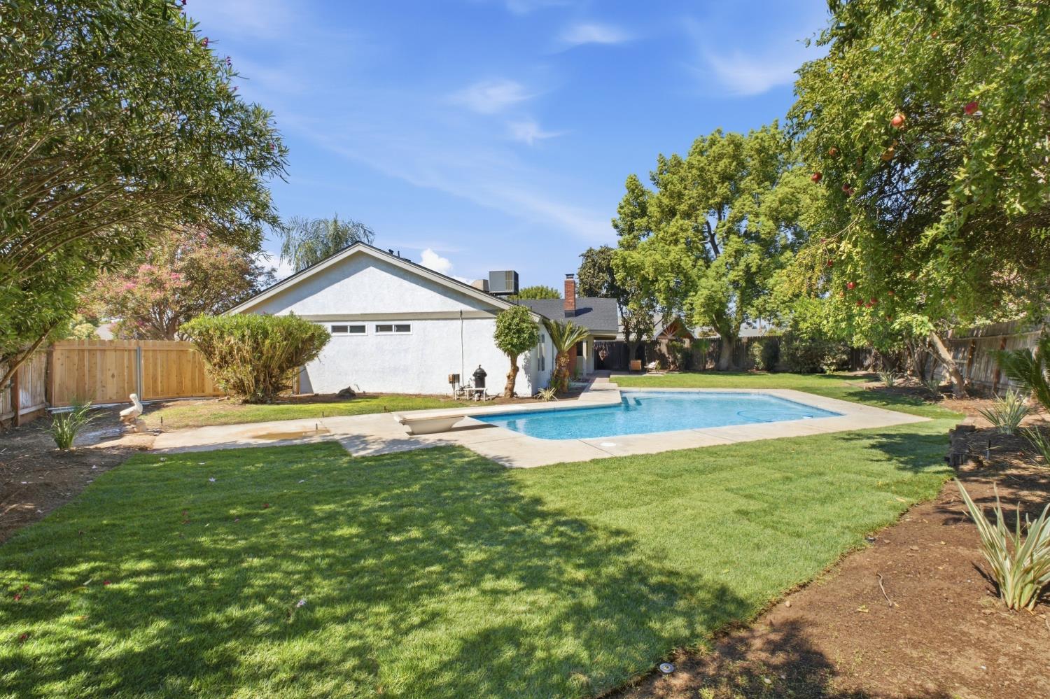 2466 Bliss Ave, Clovis, CA 93611