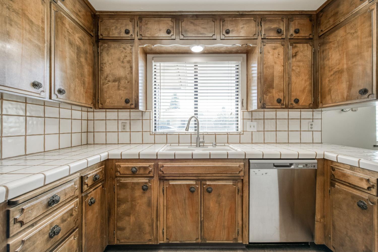 1382 E Tenaya Way, Fresno, CA 93710