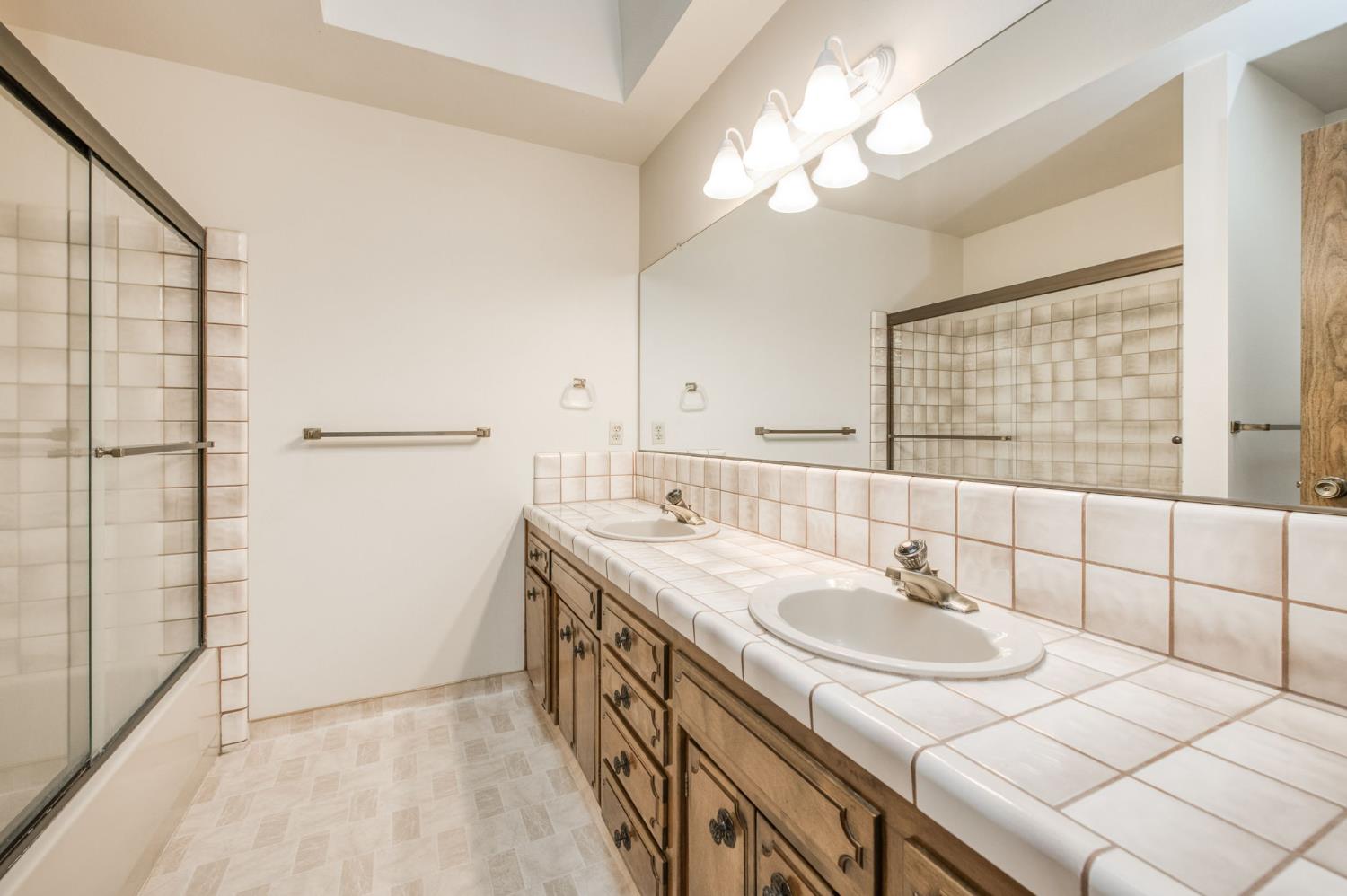 1382 E Tenaya Way, Fresno, CA 93710