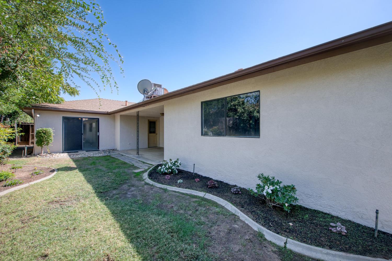 1382 E Tenaya Way, Fresno, CA 93710