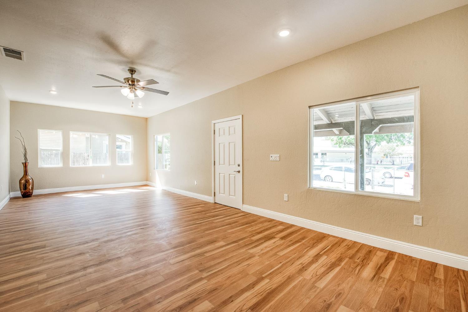 986 N Wilson Ave, Fresno, CA 93728