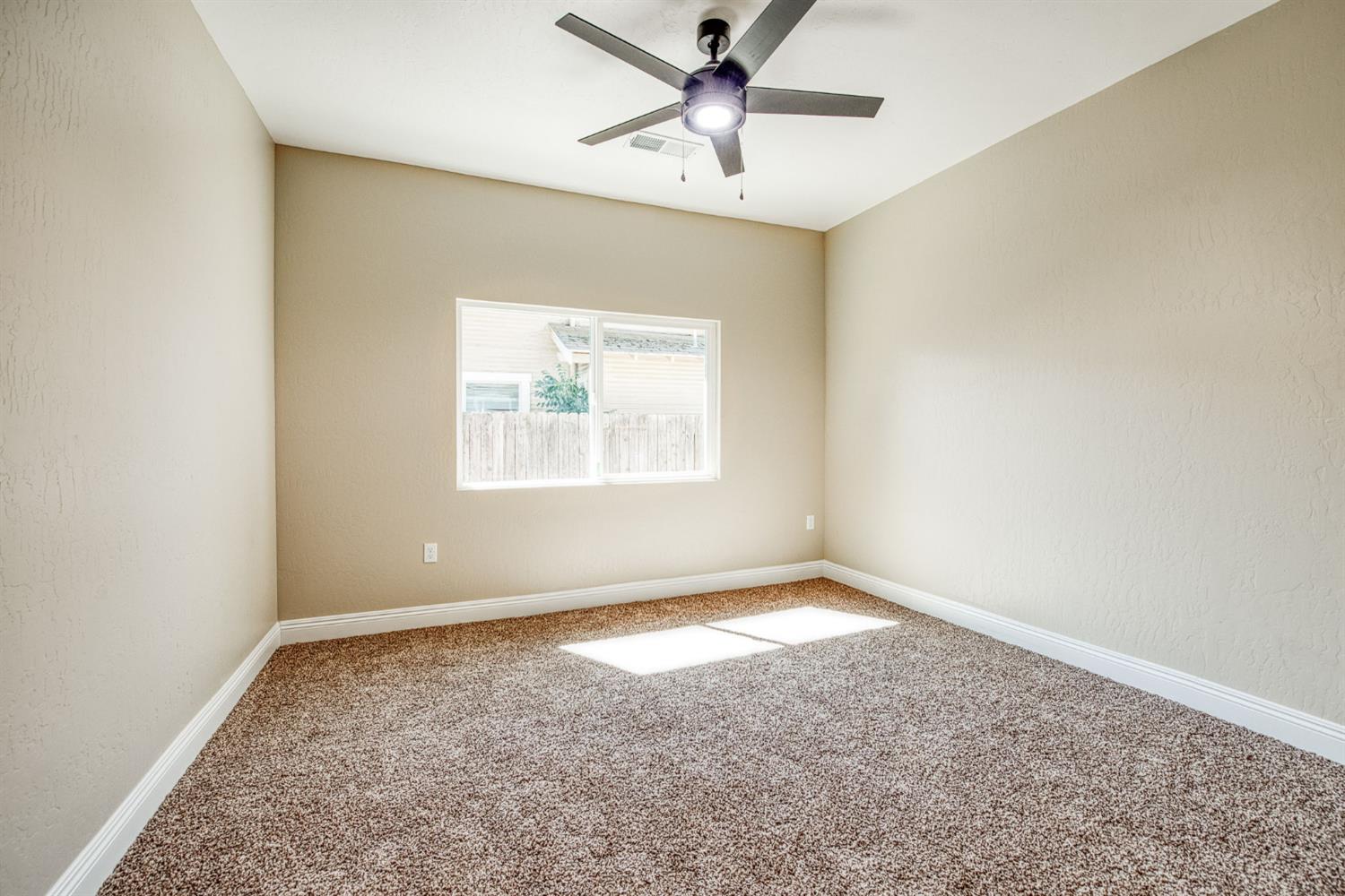 986 N Wilson Ave, Fresno, CA 93728