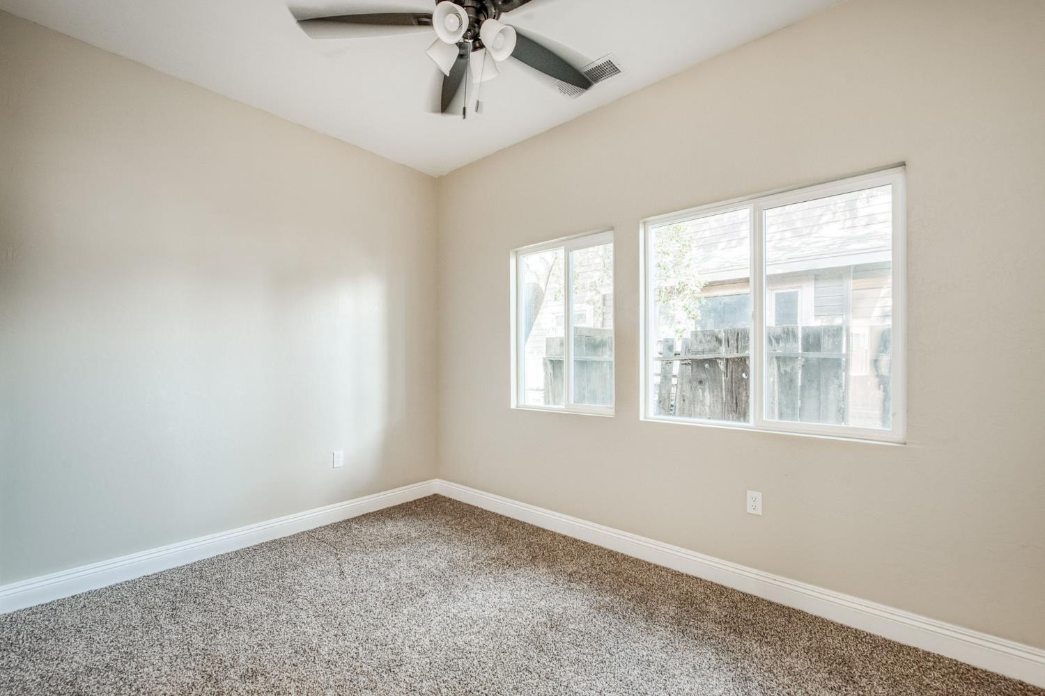 986 N Wilson Ave, Fresno, CA 93728