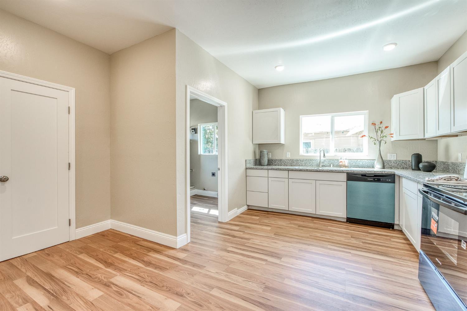 986 N Wilson Ave, Fresno, CA 93728