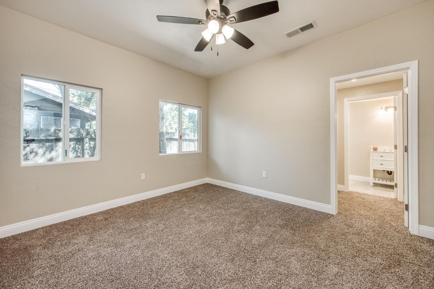 986 N Wilson Ave, Fresno, CA 93728