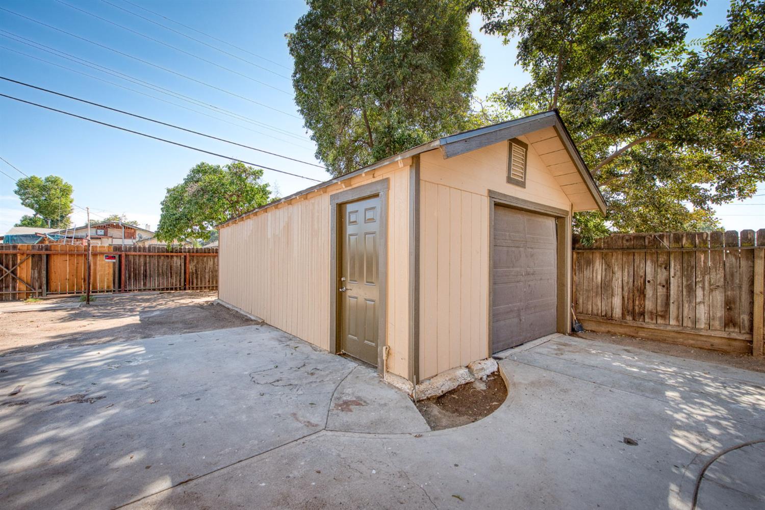 986 N Wilson Ave, Fresno, CA 93728