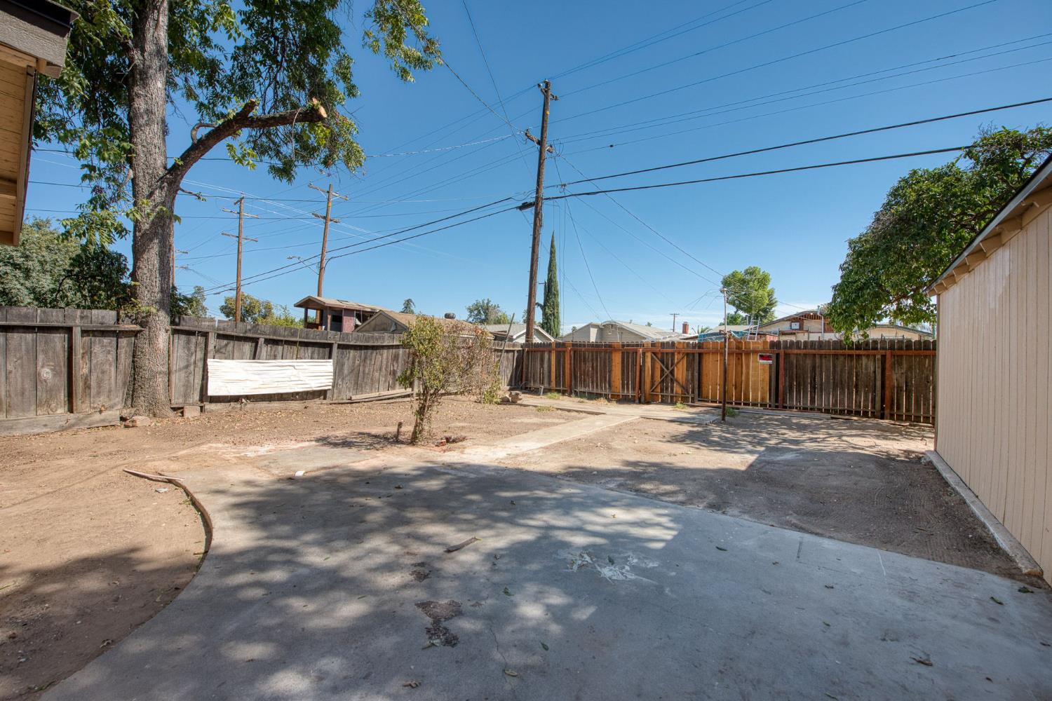 986 N Wilson Ave, Fresno, CA 93728