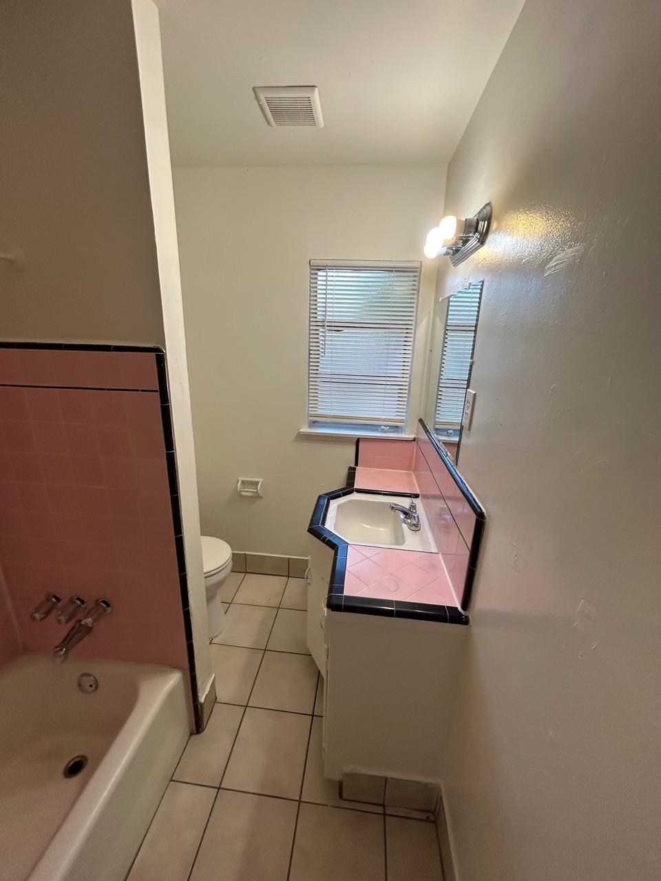 2216 N 1St St, Fresno, CA 93703