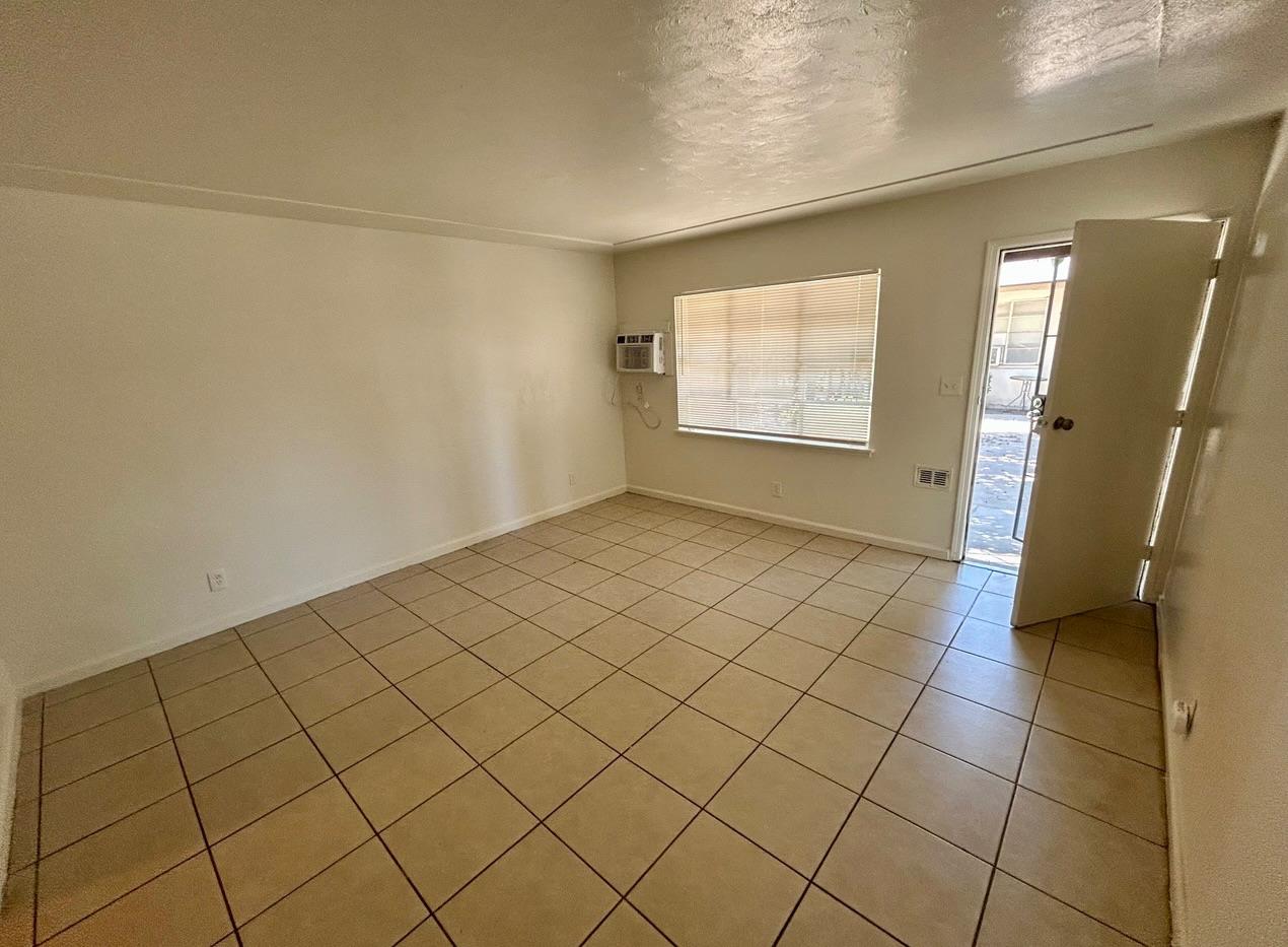 2216 N 1St St, Fresno, CA 93703