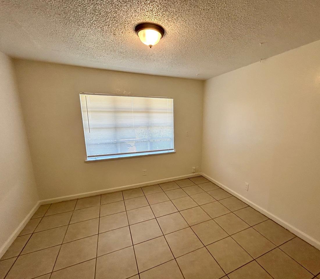 2216 N 1St St, Fresno, CA 93703