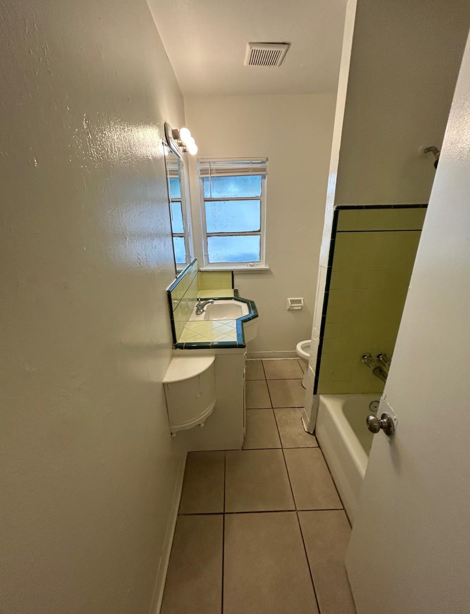 2216 N 1St St, Fresno, CA 93703