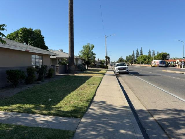 2216 N 1St St, Fresno, CA 93703
