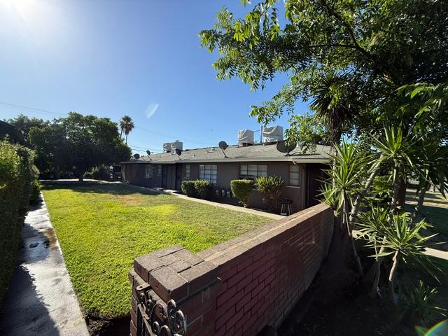 2216 N 1St St, Fresno, CA 93703