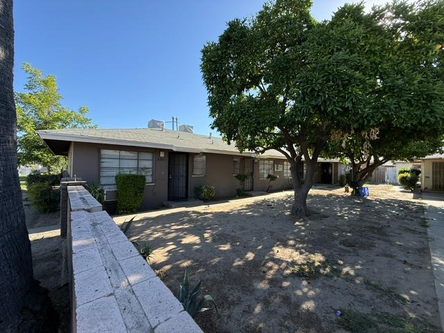 2216 N 1St St, Fresno, CA 93703