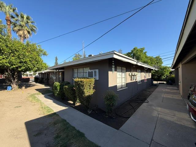 2216 N 1St St, Fresno, CA 93703
