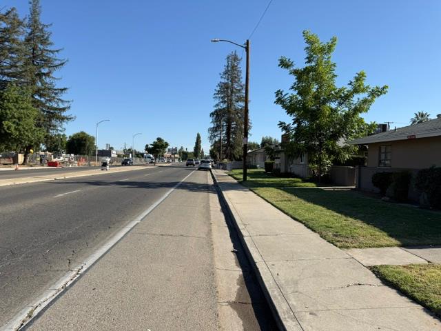 2216 N 1St St, Fresno, CA 93703
