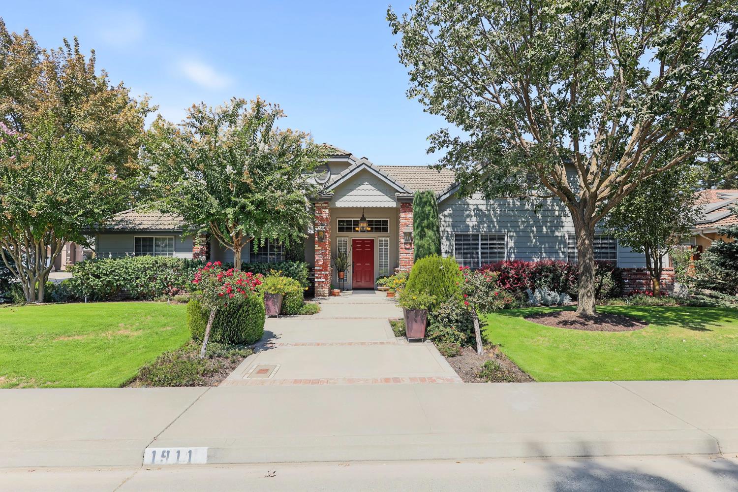 1911 Bergren Ct, Kingsburg, CA 93631