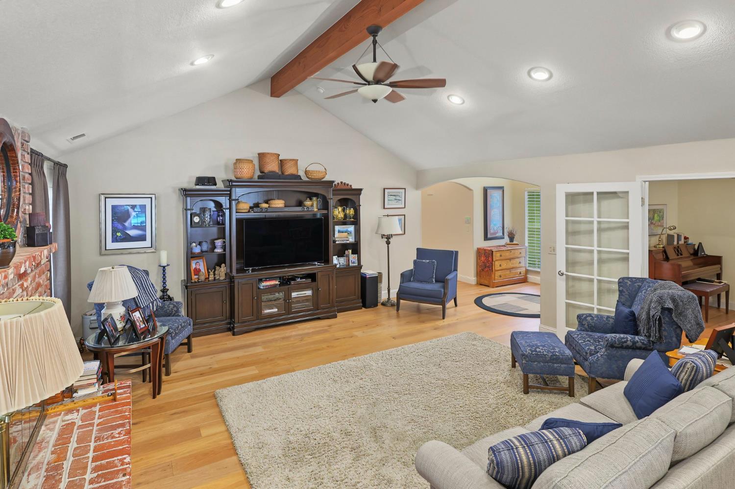 1911 Bergren Ct, Kingsburg, CA 93631