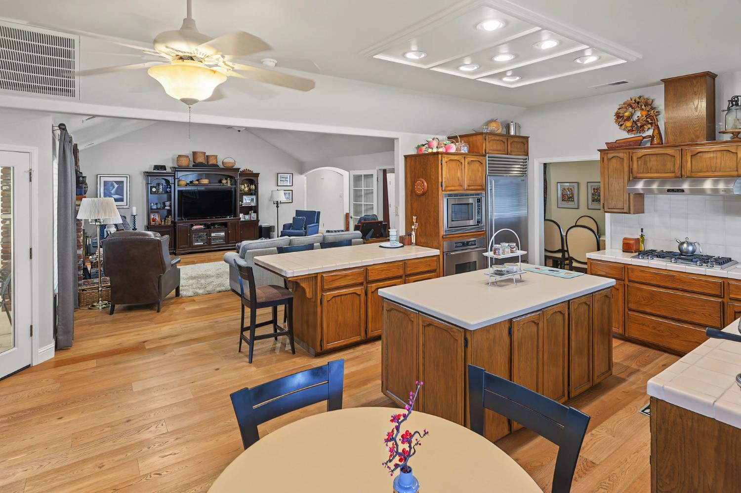 1911 Bergren Ct, Kingsburg, CA 93631