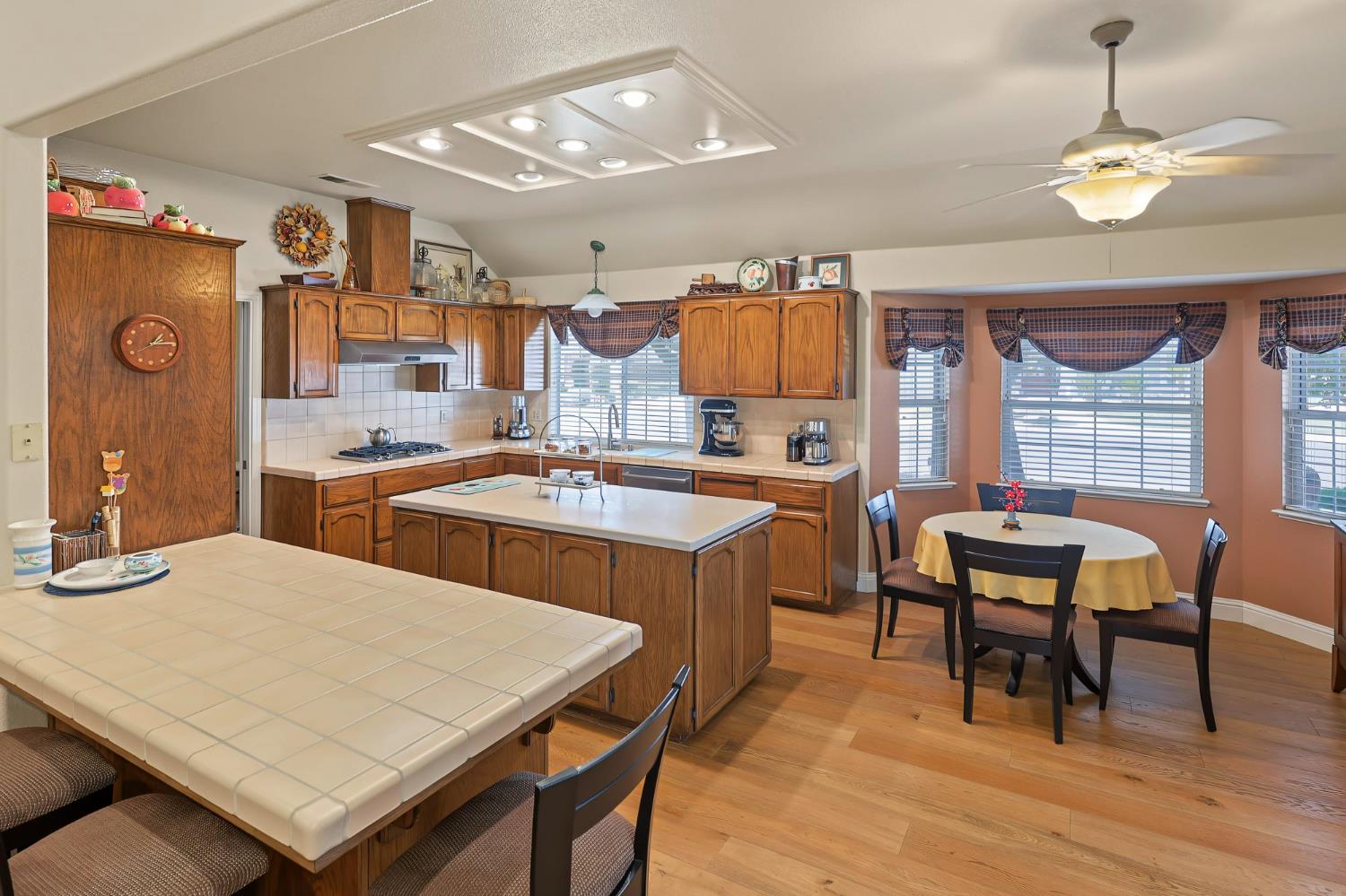 1911 Bergren Ct, Kingsburg, CA 93631