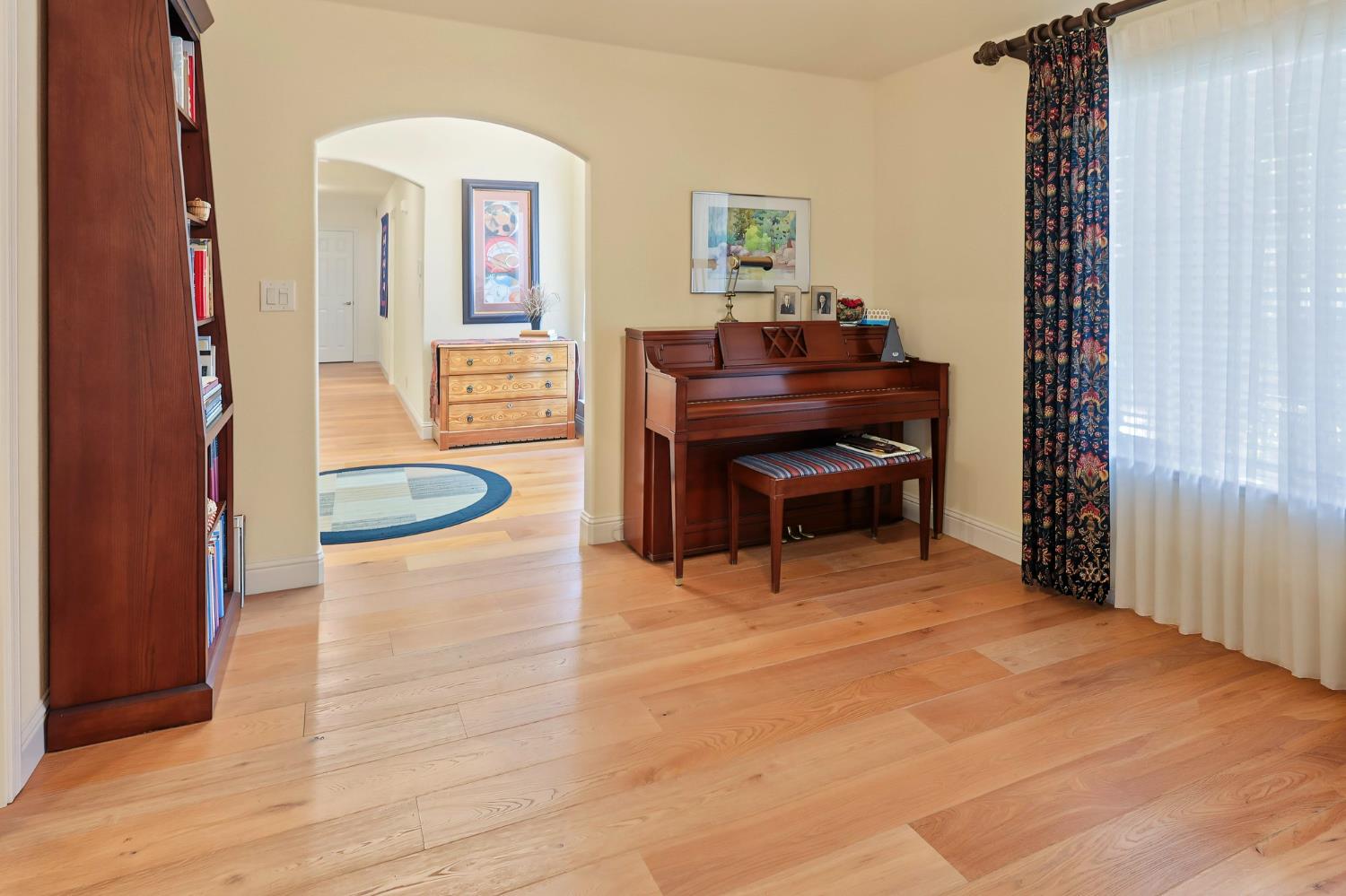 1911 Bergren Ct, Kingsburg, CA 93631