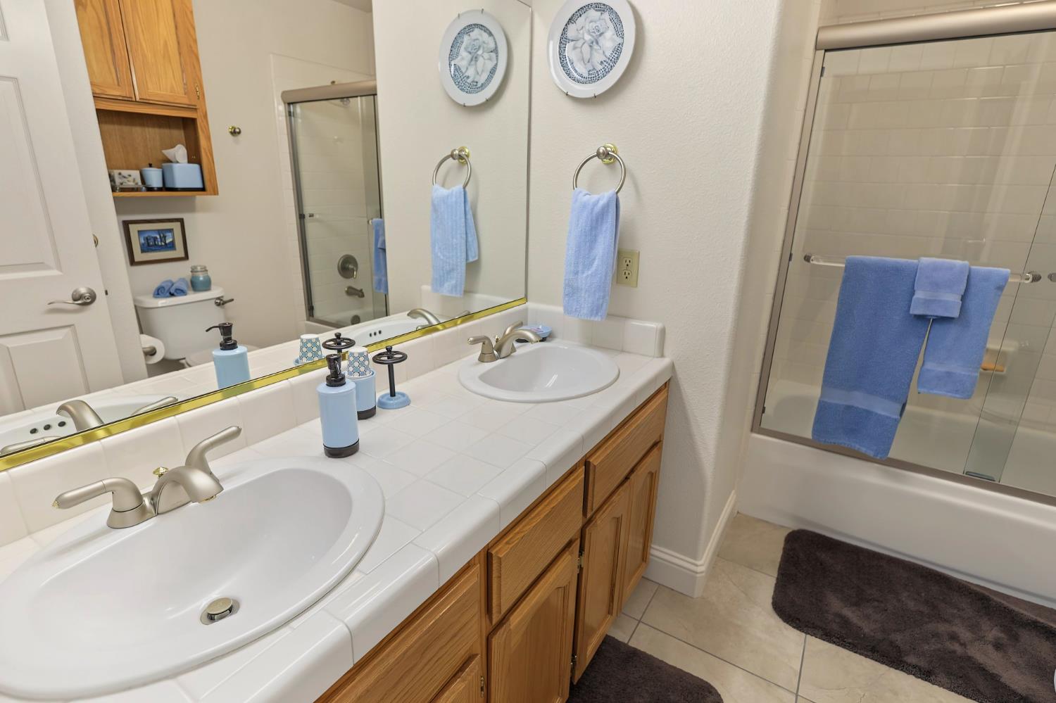1911 Bergren Ct, Kingsburg, CA 93631