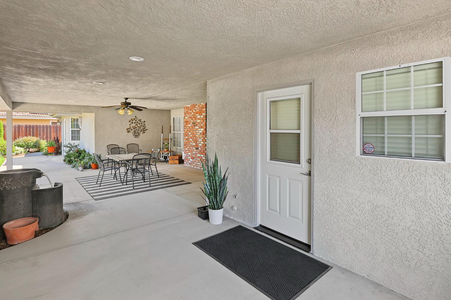 1911 Bergren Ct, Kingsburg, CA 93631