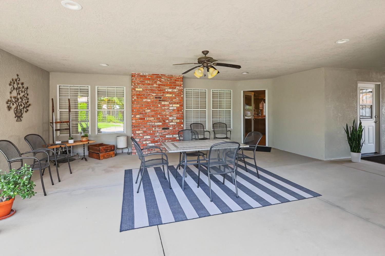 1911 Bergren Ct, Kingsburg, CA 93631