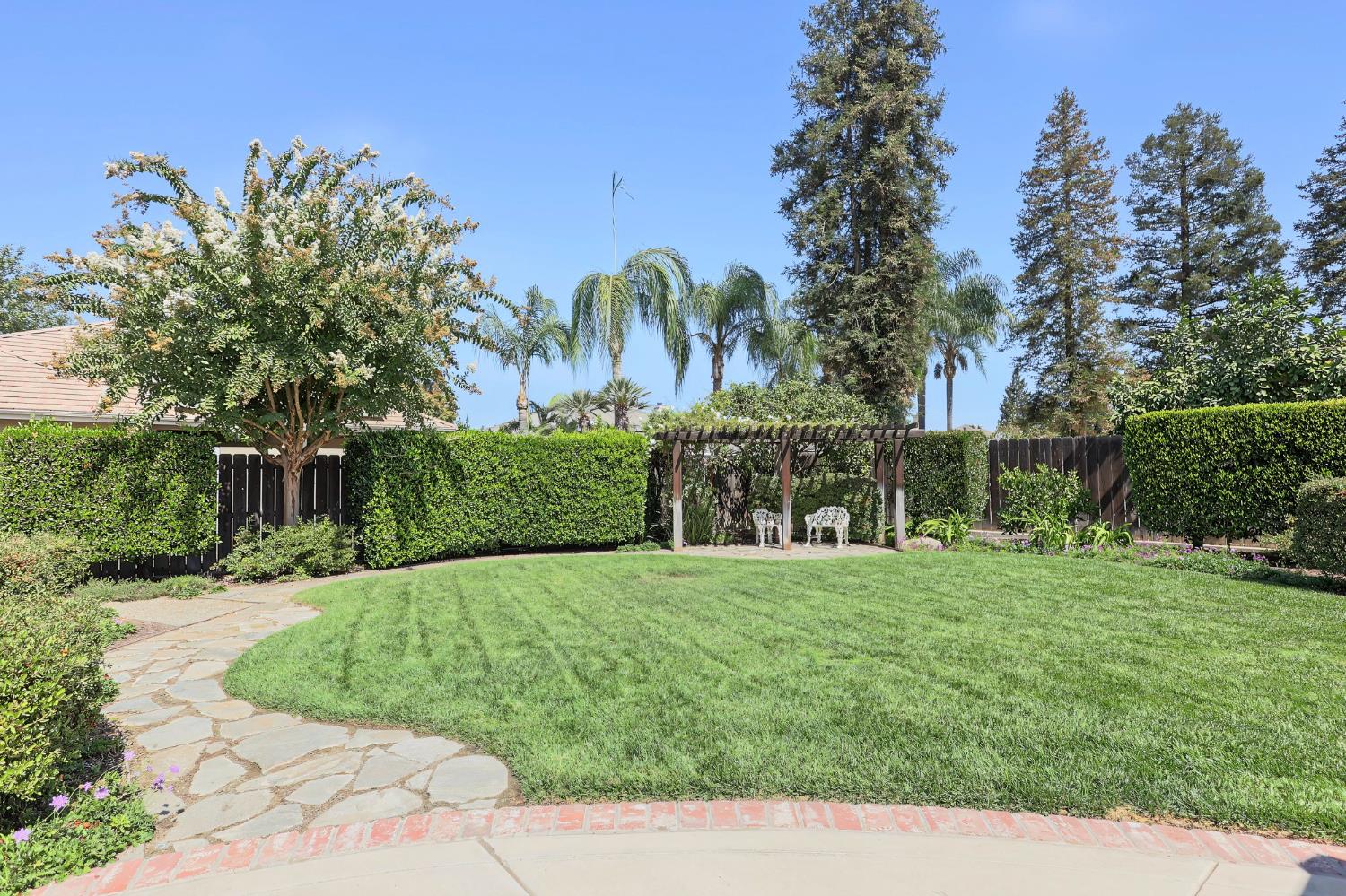 1911 Bergren Ct, Kingsburg, CA 93631