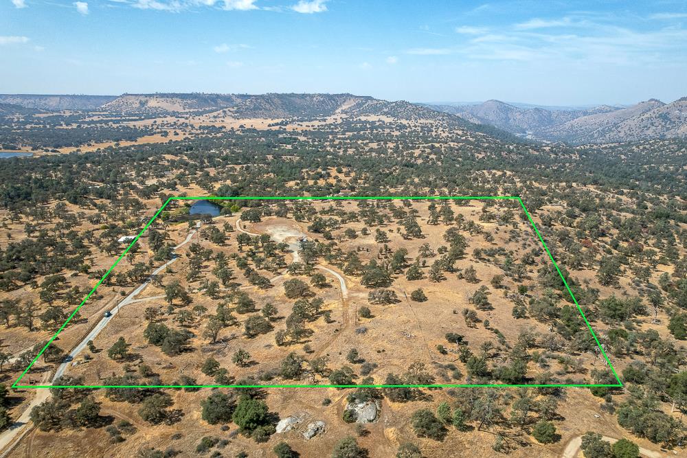 29836 Thunderbird Ln, Prather, CA 93651