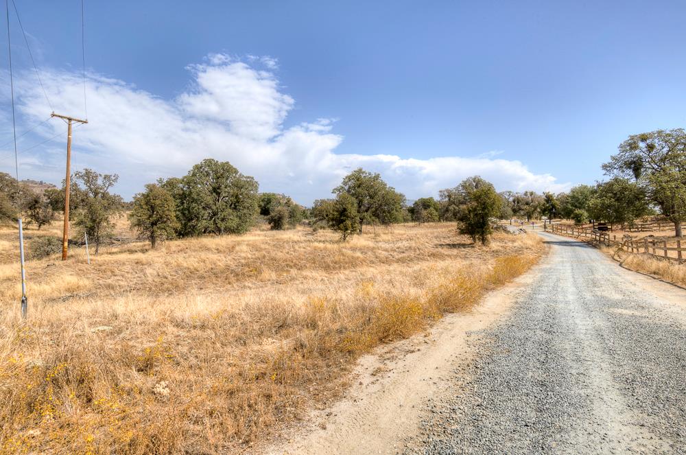 29836 Thunderbird Ln, Prather, CA 93651