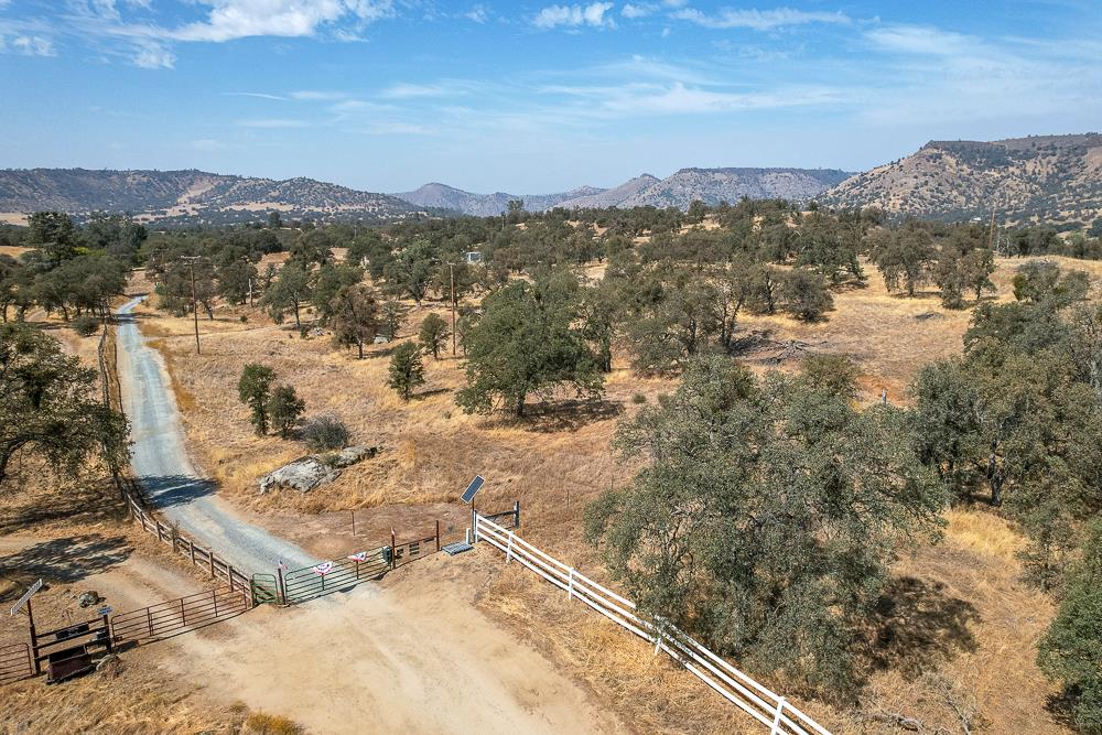 29836 Thunderbird Ln, Prather, CA 93651