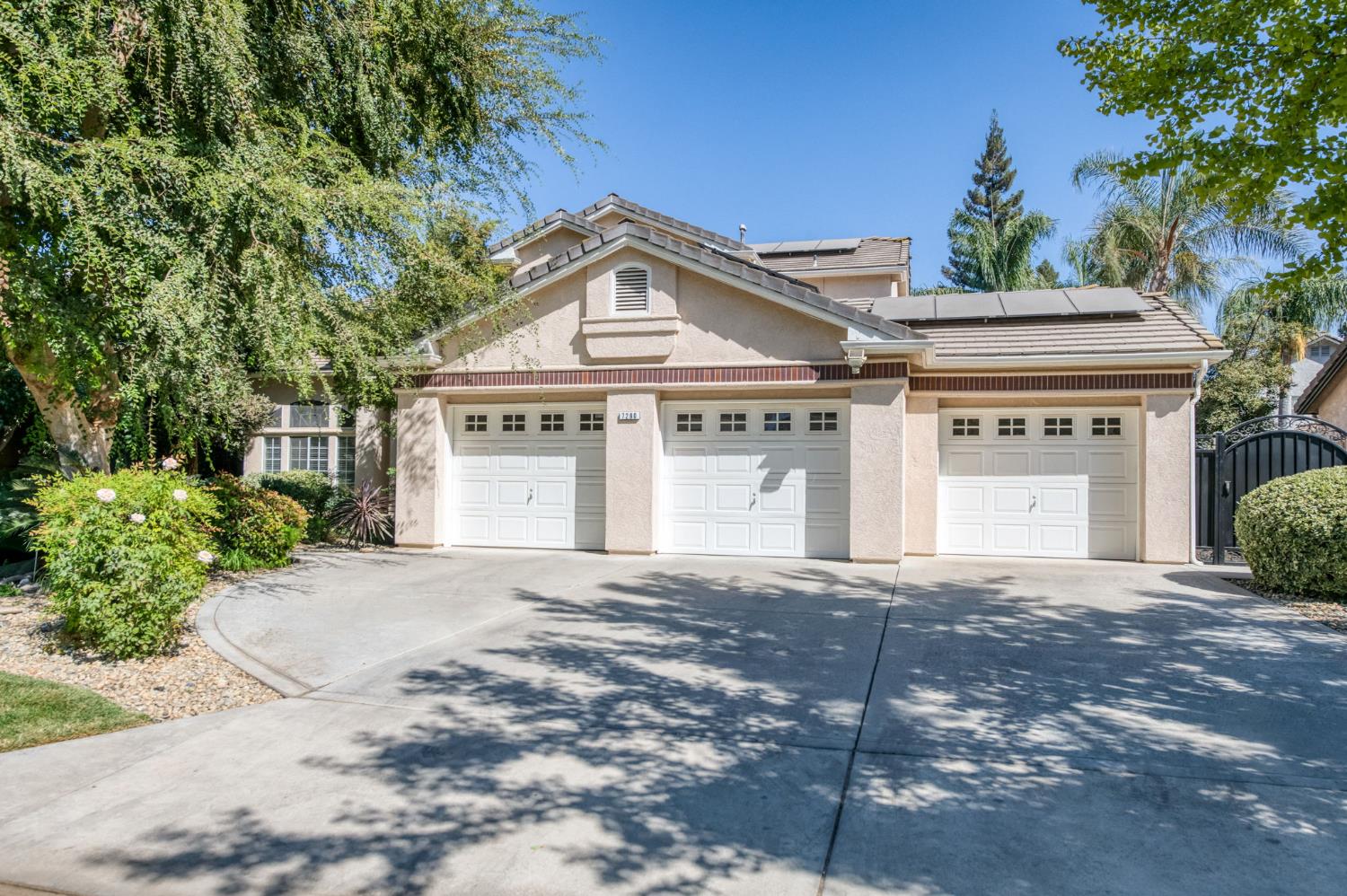 7280 N Cecelia Ave, Fresno, CA 93722
