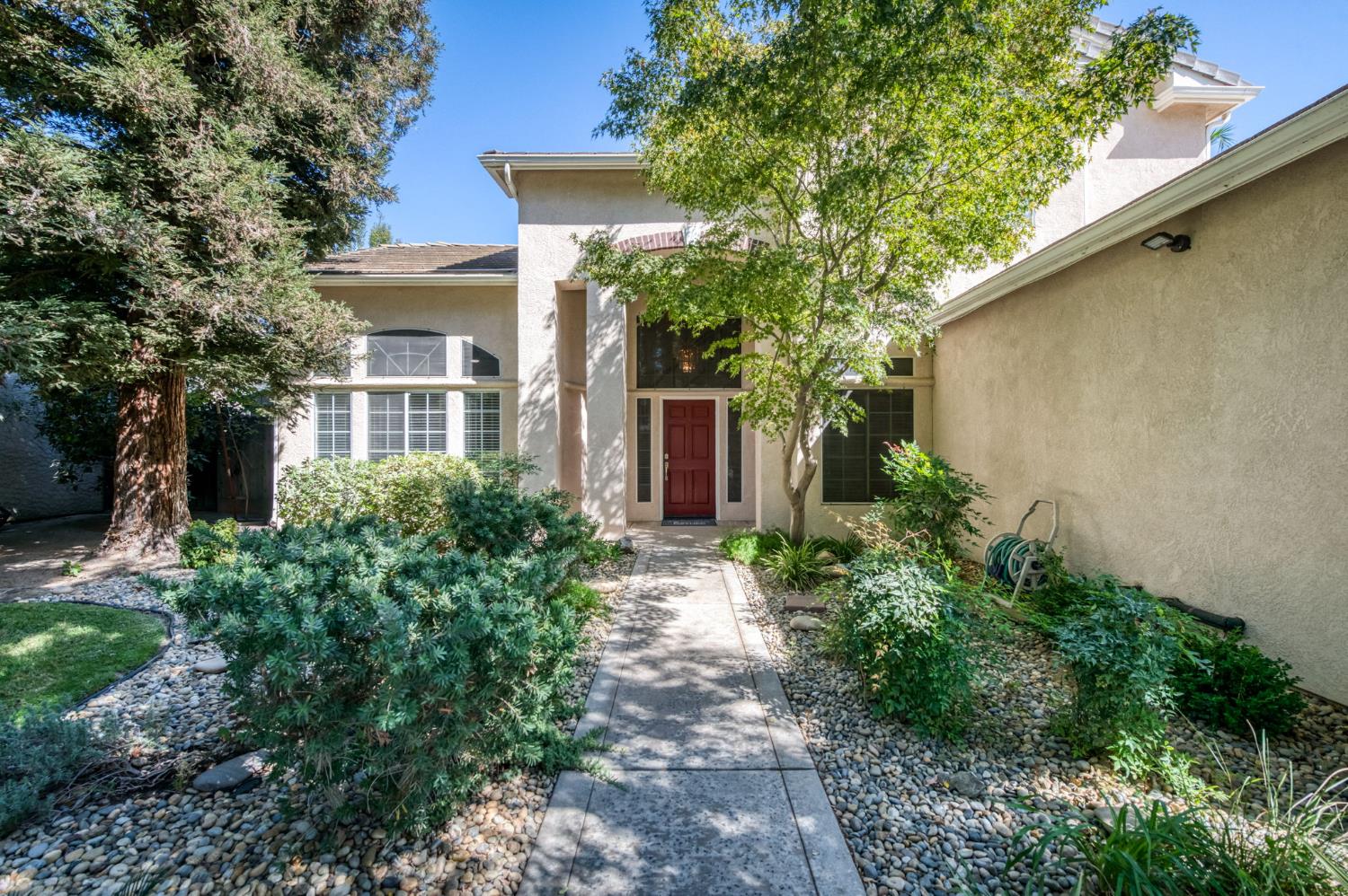 7280 N Cecelia Ave, Fresno, CA 93722