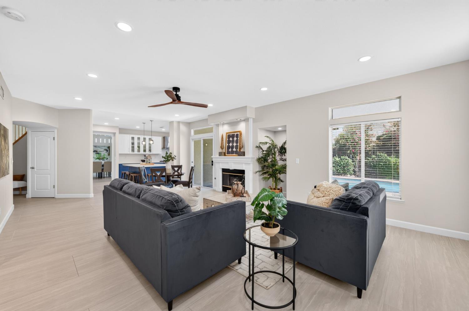 7280 N Cecelia Ave, Fresno, CA 93722