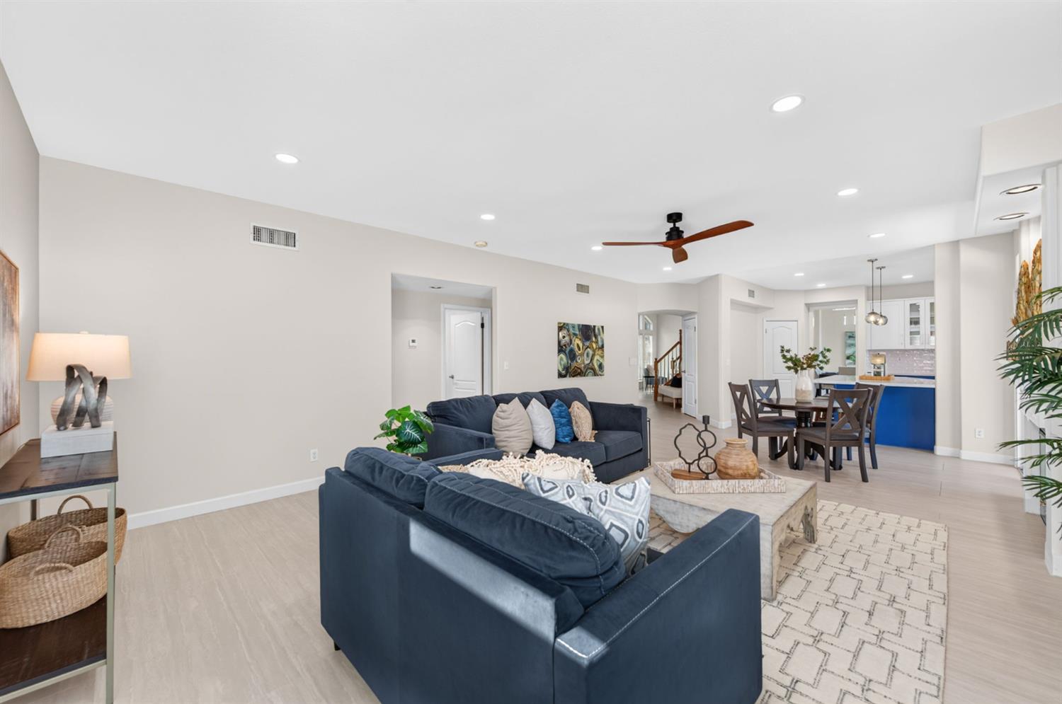 7280 N Cecelia Ave, Fresno, CA 93722