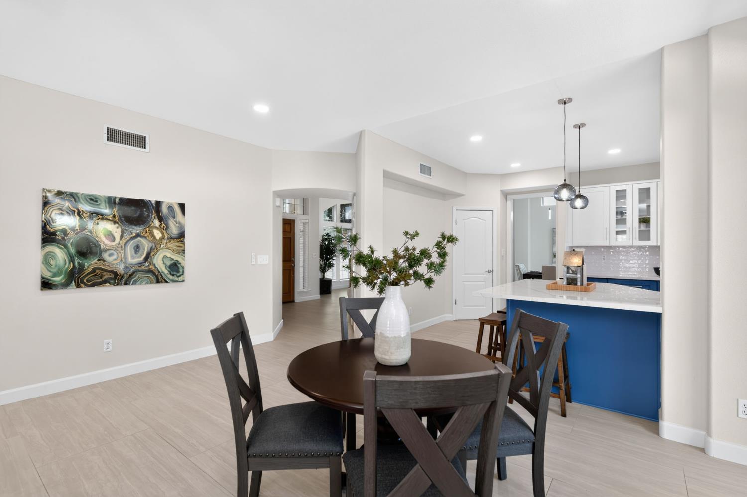 7280 N Cecelia Ave, Fresno, CA 93722