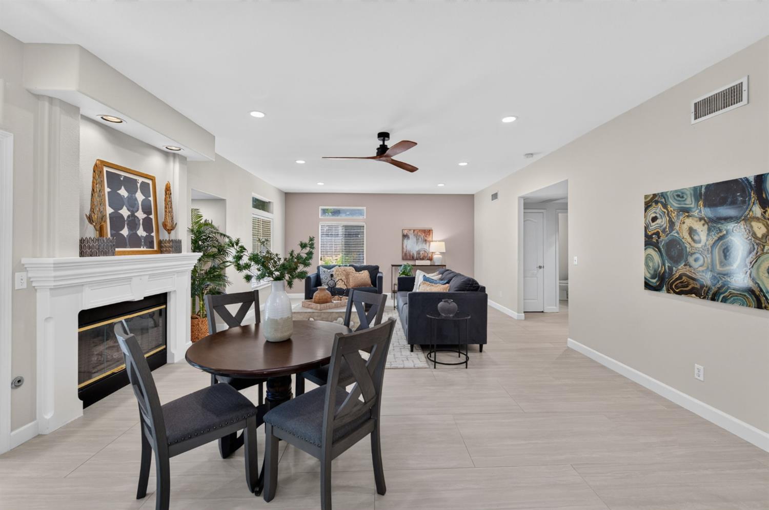 7280 N Cecelia Ave, Fresno, CA 93722