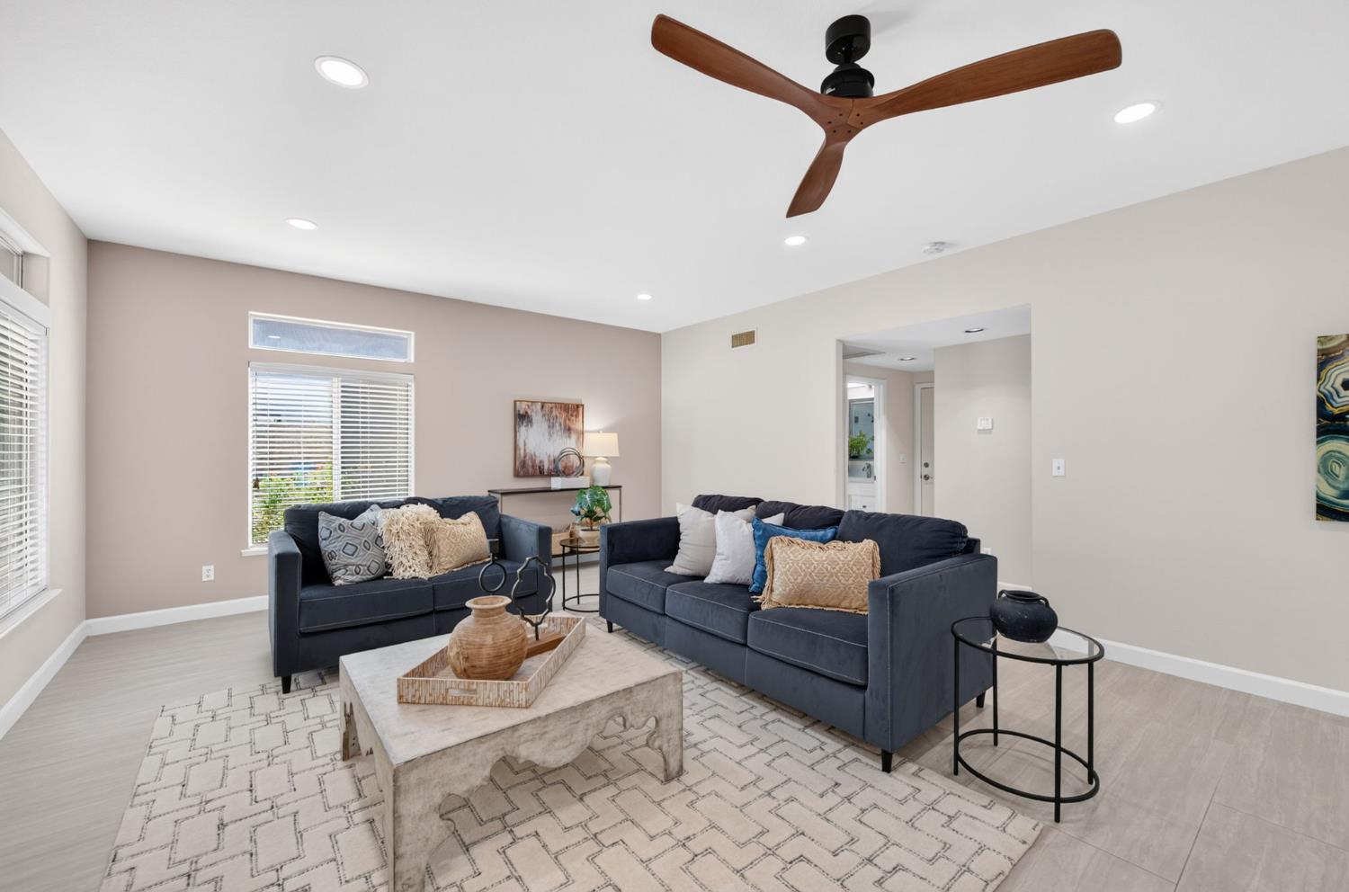 7280 N Cecelia Ave, Fresno, CA 93722