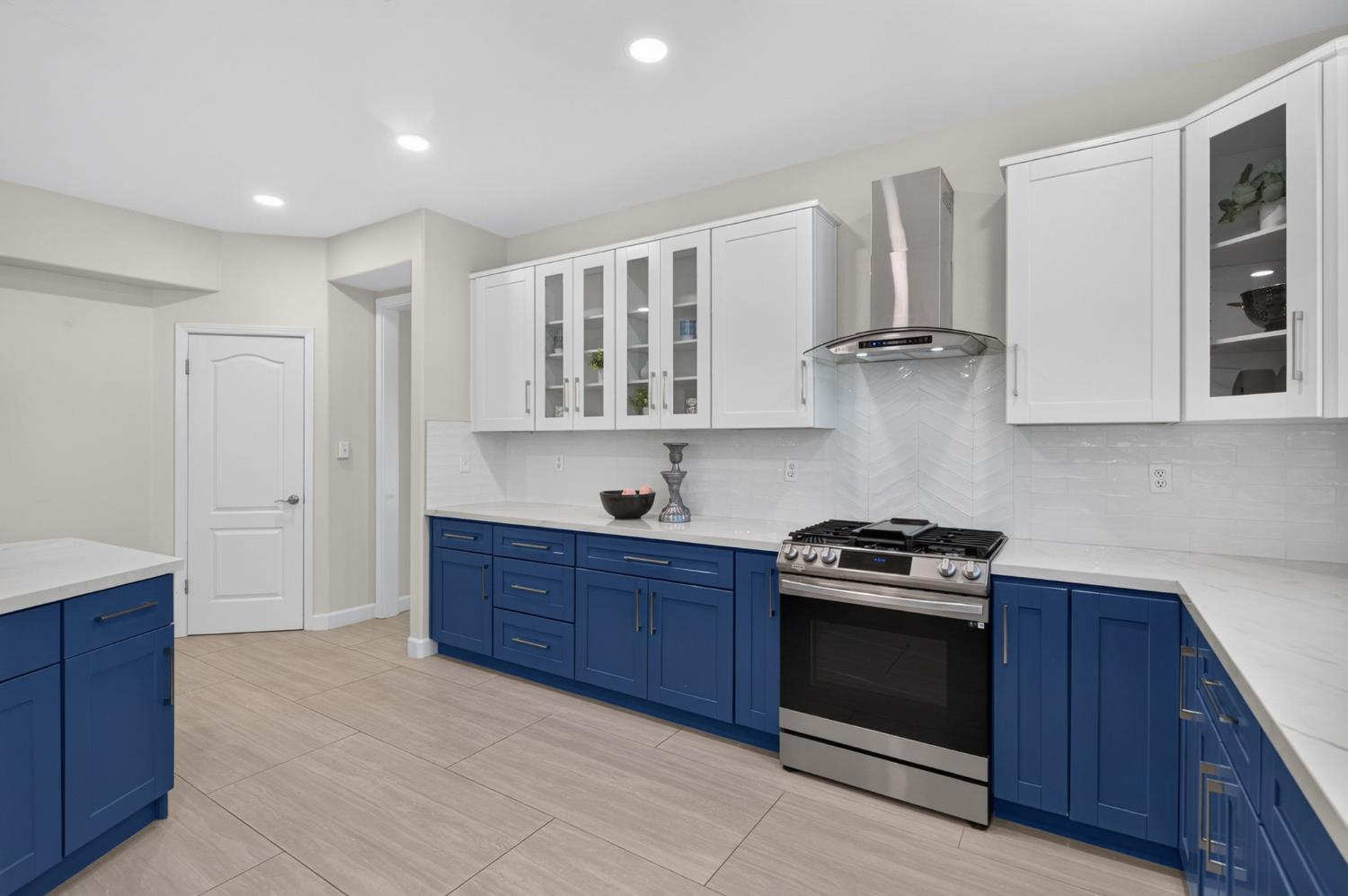 7280 N Cecelia Ave, Fresno, CA 93722