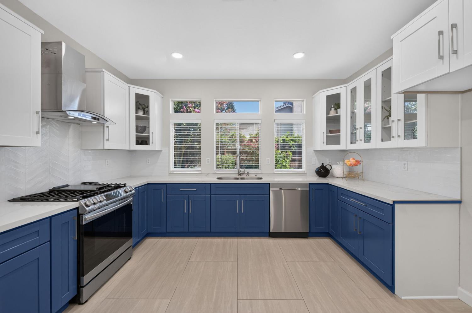 7280 N Cecelia Ave, Fresno, CA 93722