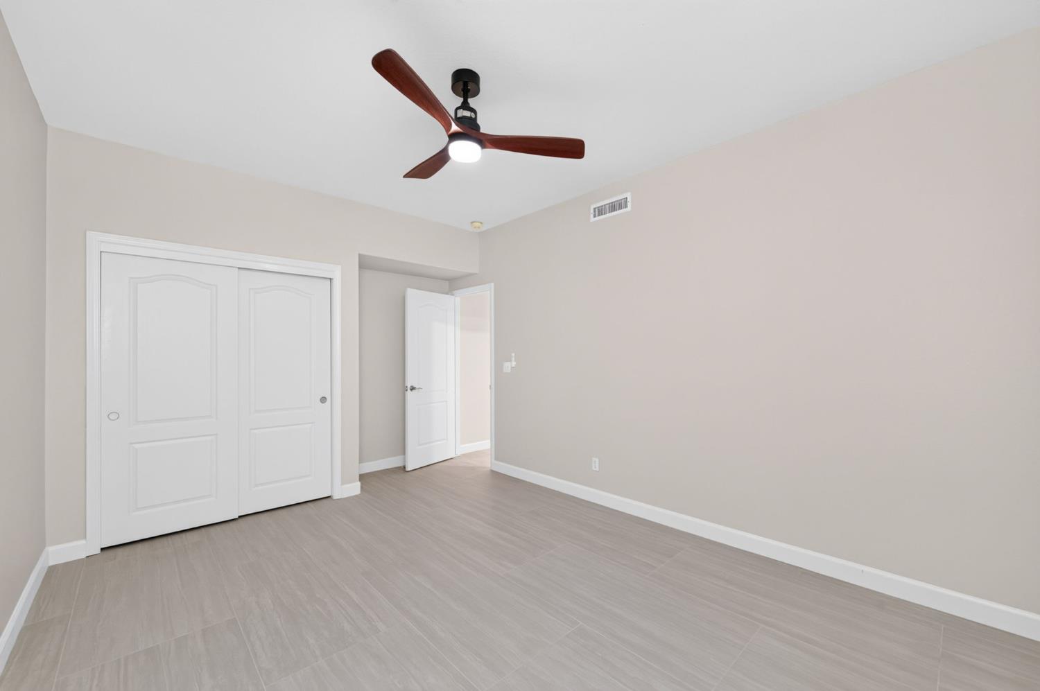 7280 N Cecelia Ave, Fresno, CA 93722