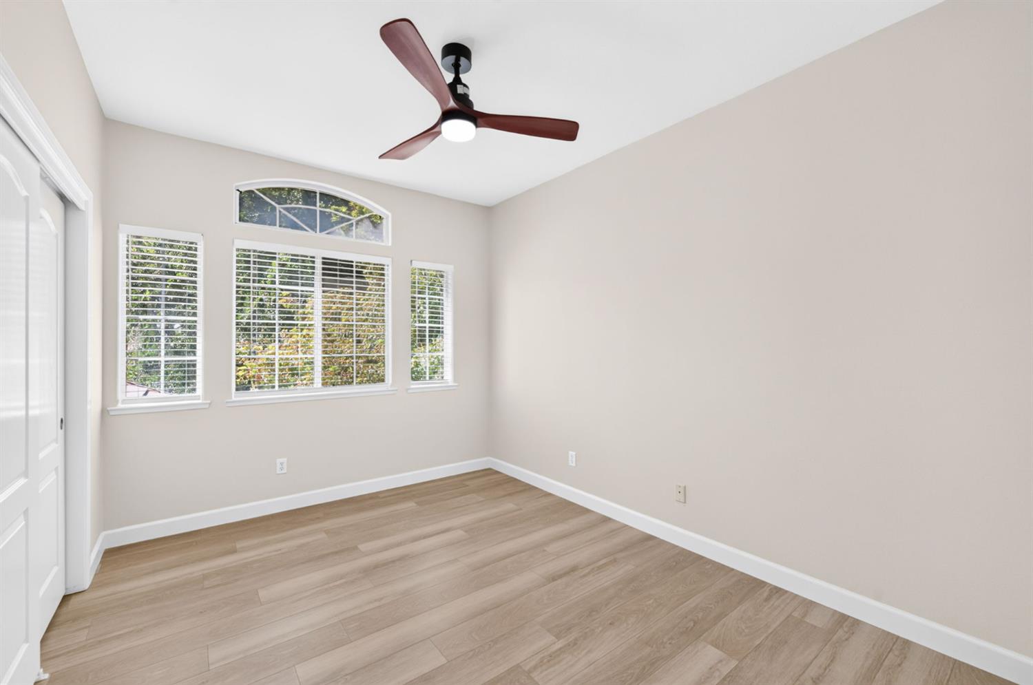 7280 N Cecelia Ave, Fresno, CA 93722