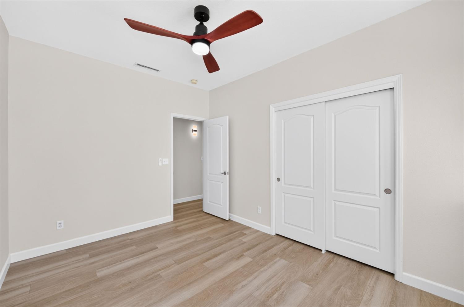7280 N Cecelia Ave, Fresno, CA 93722