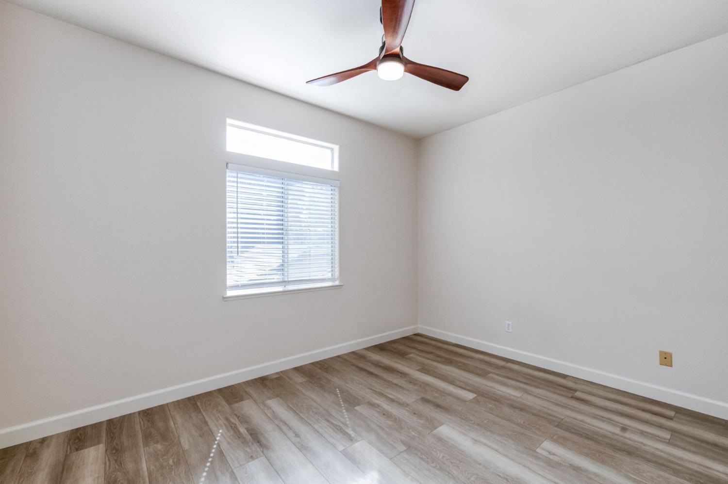 7280 N Cecelia Ave, Fresno, CA 93722