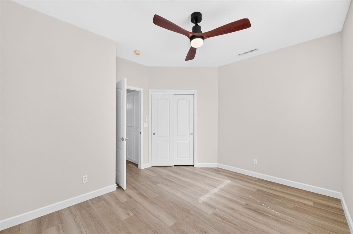 7280 N Cecelia Ave, Fresno, CA 93722